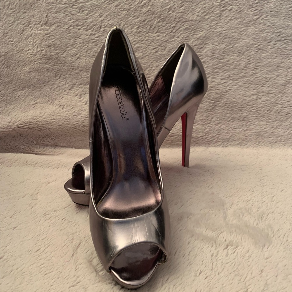 Metallic Pumps - Picture 2 of 5